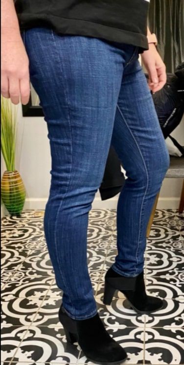 Best Jeans for Muffin Top | Top 10 Reviews